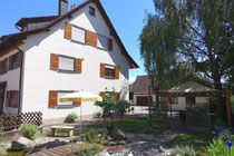 Außenansicht mit Garten
