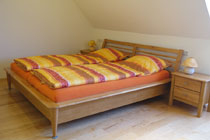 Schlafzimmer mit Doppelbett